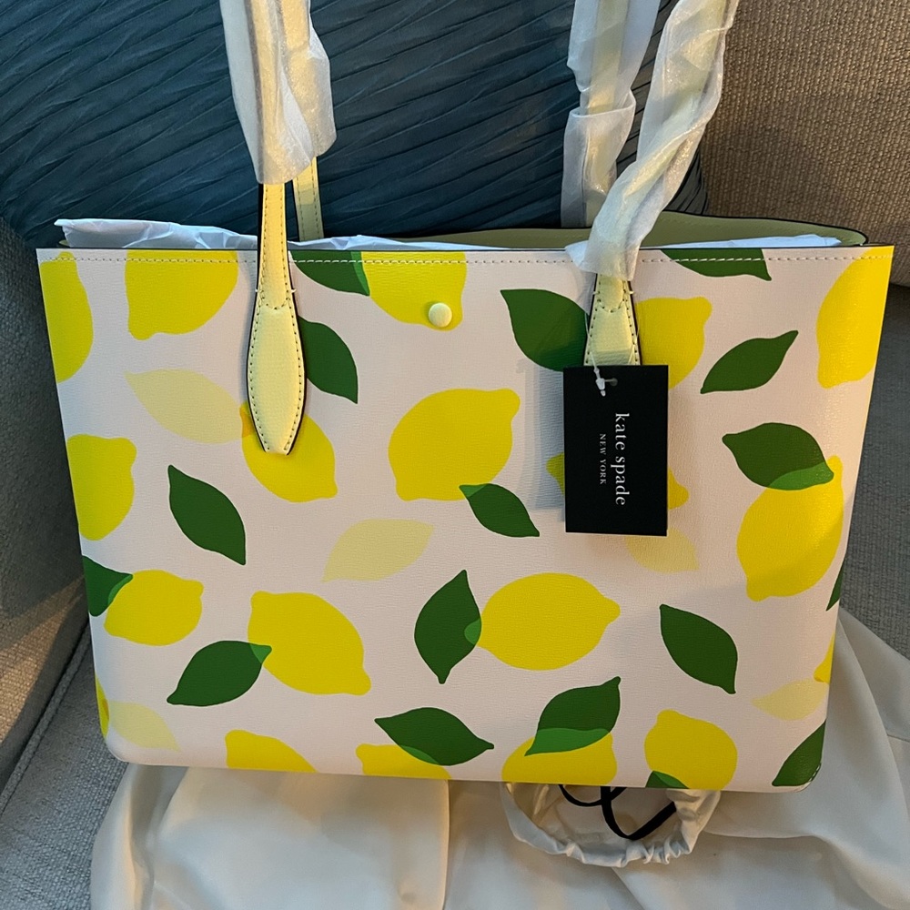 NWT All Day Lemon Toss Large Tote with detachable wristlet pouch - SO cute!!